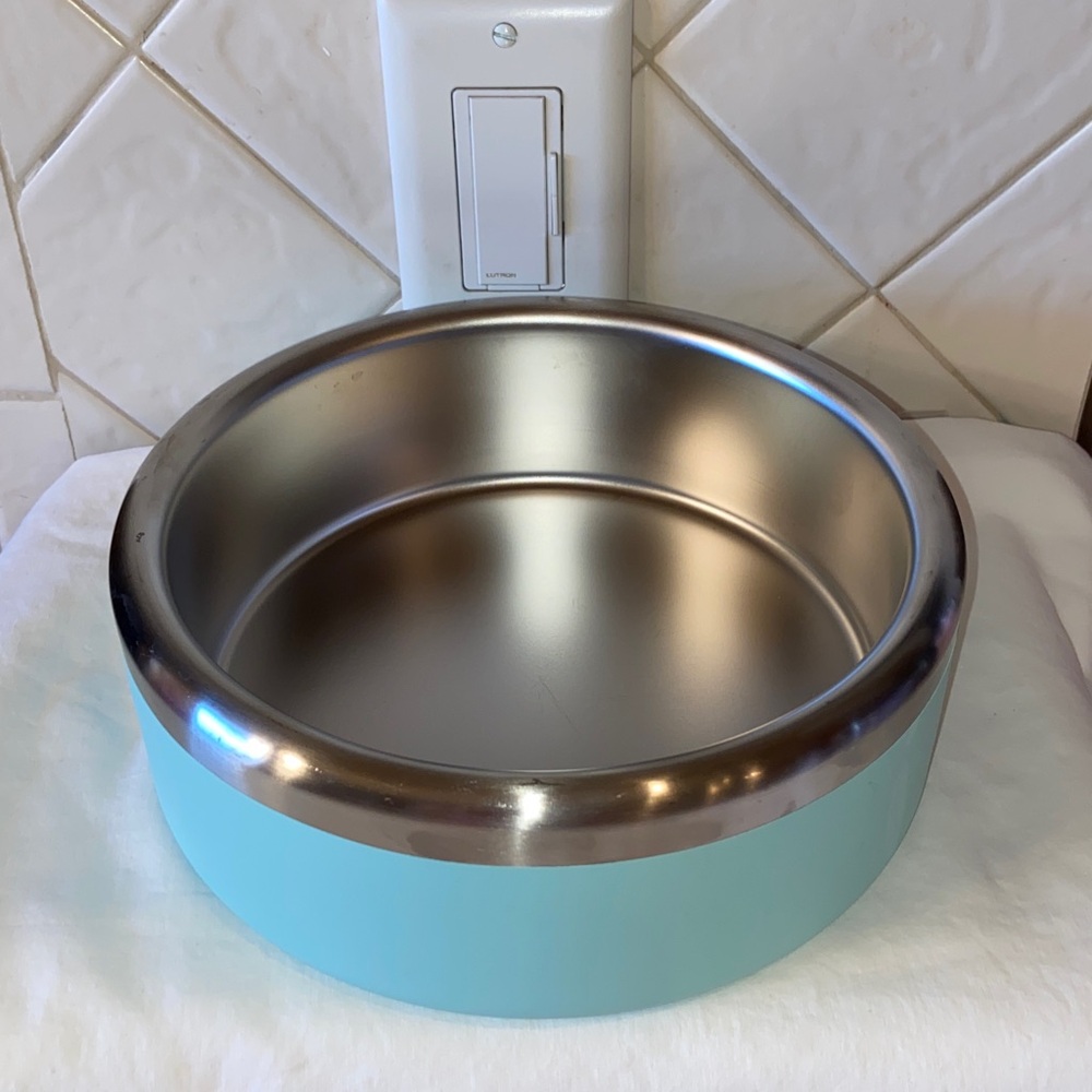Like new large Trot water Bowl